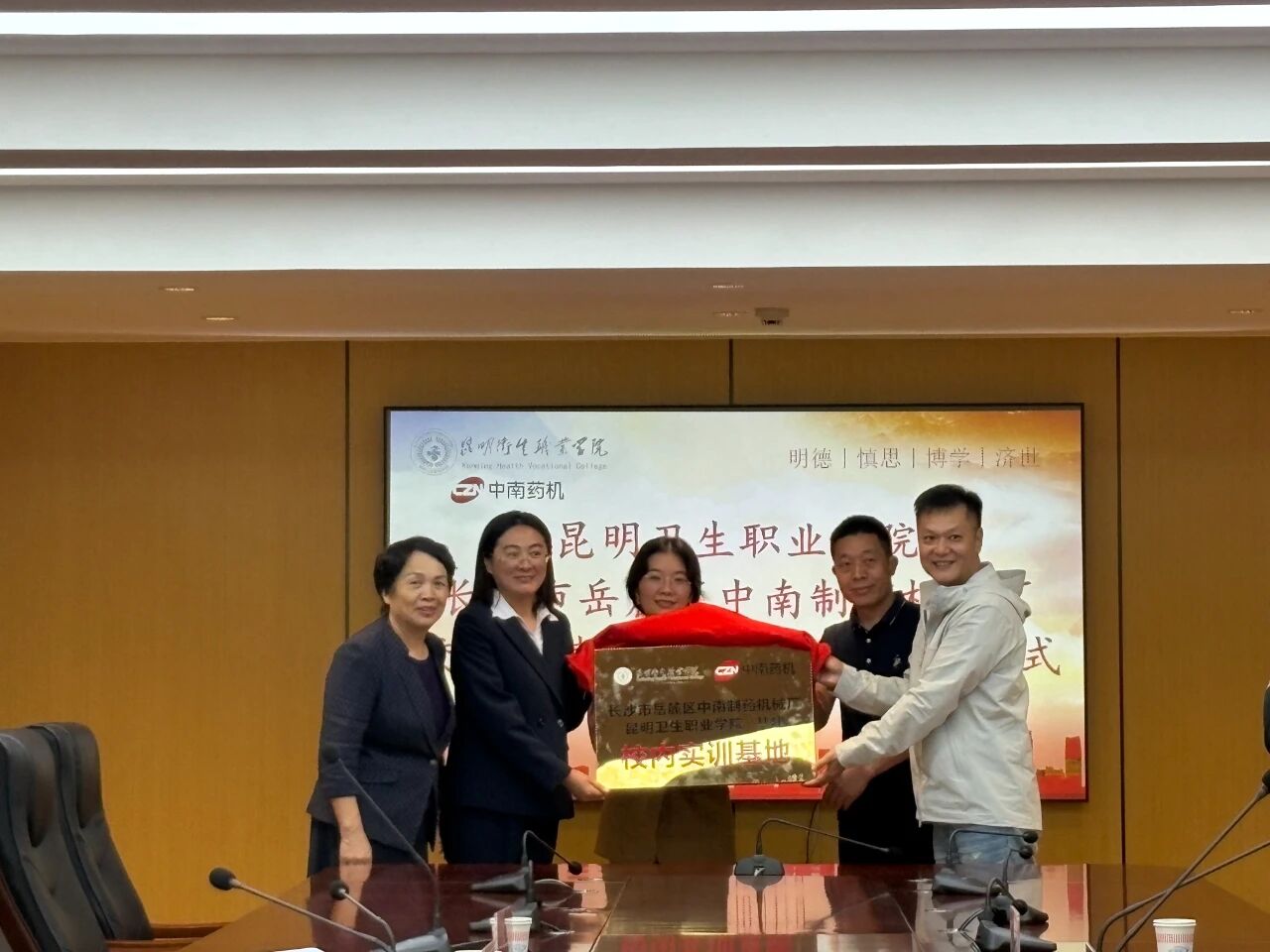 1762242561428023392.jpg 84c0652fb0f07013991da446bac19fb3.jpg